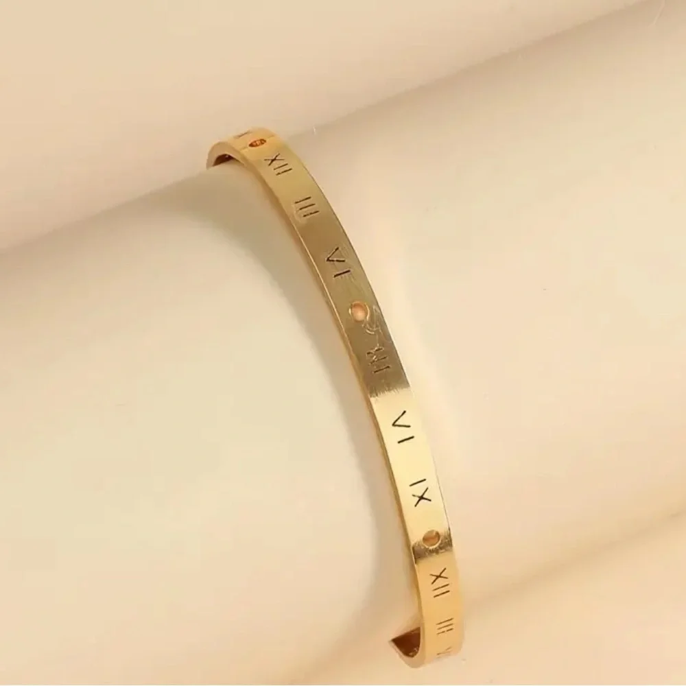 NWOT 14K Gold Plated Roman Numerals Bangle - Picture 3 of 3